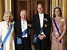 Královna Camilla, král Karel III., princ William a princezna Kate na recepci...