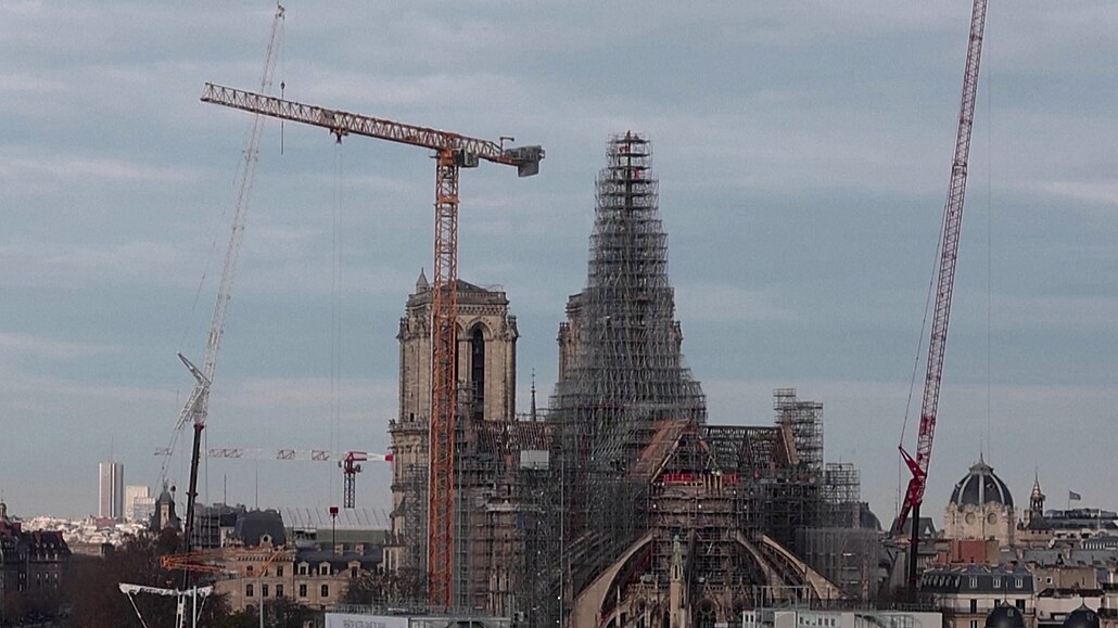 Do znovuotevření chrámu Notre-Dame zbývá rok