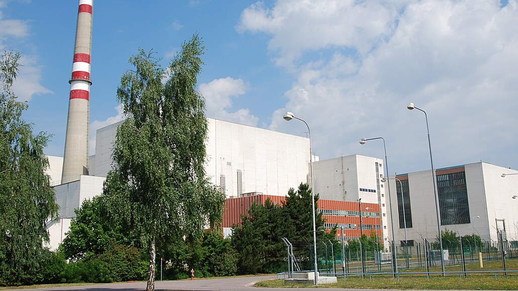 Jaderná elektrárna Dukovany podporuje hnízd�ní sokol� st�hovavých od roku 2019.
