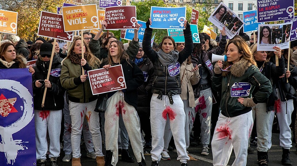 Demonstrace na podporu izraelských ob�tí sexuálního násilí ze strany...