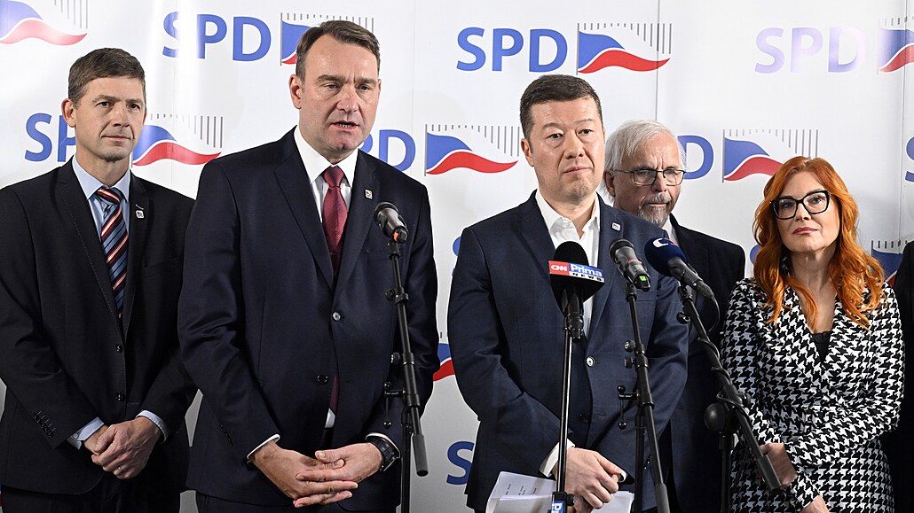 Kandidátku SPD a Trikolory do evropských voleb povede ekonom Petr Mach (na...