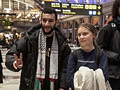 Klimatická aktivistka Greta Thunbergová se na hlavním nádraží ve Stockholmu...