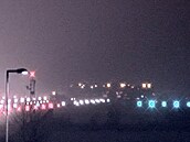 Pluhy a frézy vyrazily na ranvej pražského letiště. (1. 12. 2023)