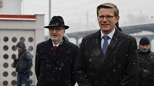 Předseda vlády Petr Fiala a ministr dopravy Martin Kupka (oba ODS) při výjezdním zasedání vlády na jižní Moravě.