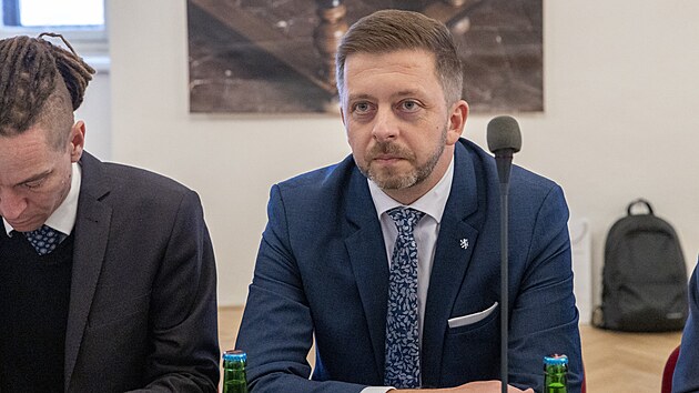 Ivan Barto� a V�t Raku�an p�ed v�jezdn�m jedn�n�m vl�dy v Bu�ovic�ch na Vy�kovsku.