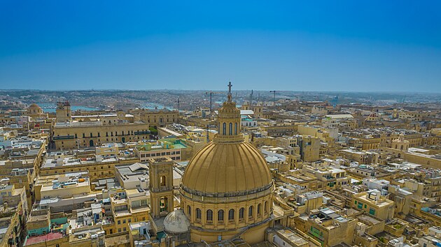 Malta je mon na pohled mal, ale jej hlavn msto Valetta rozhodn nen kapesn metropol. V roce 2018 byla vyhlena Evropskm hlavnm mstem kultury, slavnostn atmosfru si umla uchovat stejn, jako letit opevnn a barokn pamtky.