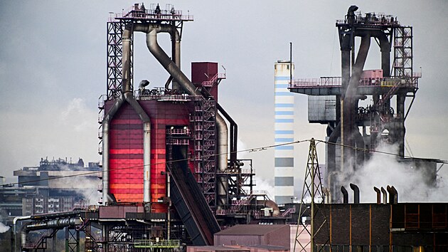Ocelárna spolenosti ThyssenKrupp v Duisburgu v Nmecku (24. listopadu 2023)