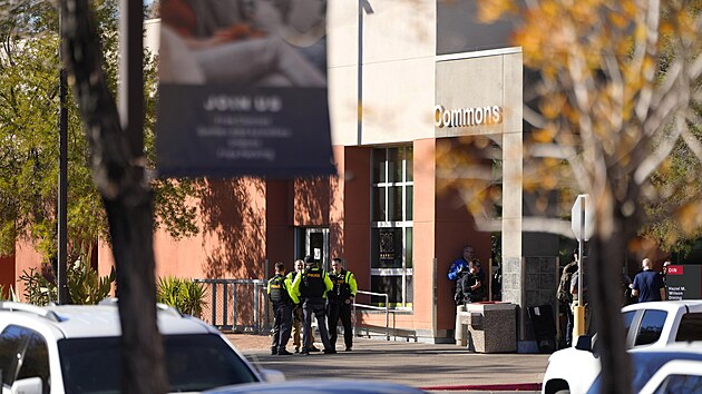 V areálu Nevadské univerzity v Las Vegas byl nahlášen střelec. Na místě zasahovala policie. (6. prosince 2023)