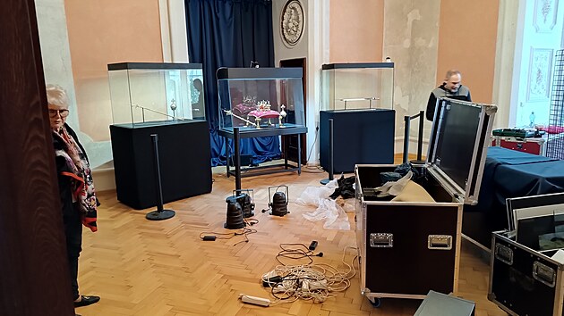 P��pravy na v�stavu ve sv�telsk�m z�mku vrcholily v druh� polovin� pracovn�ho t�dne. Expozice je um�st�na v obnoven�m hudebn�m salonku.