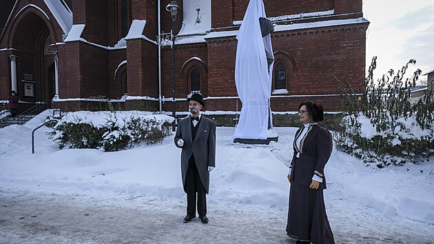 Pesunut sochy arcibiskupa Rudolfa na Mrov nmst zahjilo oslavy vro oslav 195. vro vtkovickch elezren.