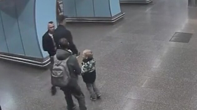 U konfliktu mu�e s ma�etou byl i n�hodn� cestuj�c� s mal�m d�t�tem. (listopad 2023)