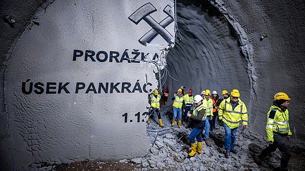 Dlnci v rmci stavby metra D prorazili posledn metry ze spojovacho tunelu ze stanice Pankrc do stanice Olbrachtova. (1. prosince 2023)