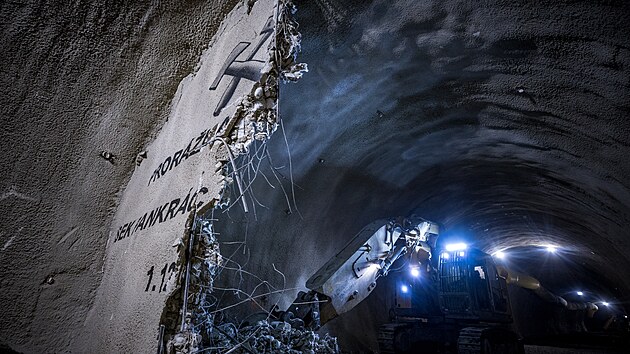 Dlnci v rmci stavby metra D prorazili posledn metry ze spojovacho tunelu ze stanice Pankrc do stanice Olbrachtova. (1. prosince 2023)