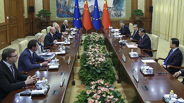 nsk prezident Si in-pching bhem setkn s elnmi pedstaviteli Evropsk unie v Pekingu. (7. prosince 2023)