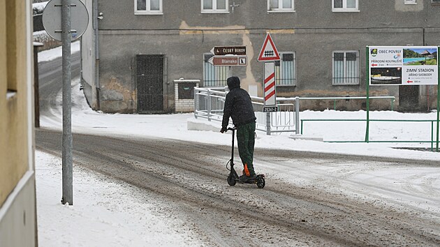 Hustá sněhová peřina pokryla Ústí nad Labem. (2. prosince 2023)