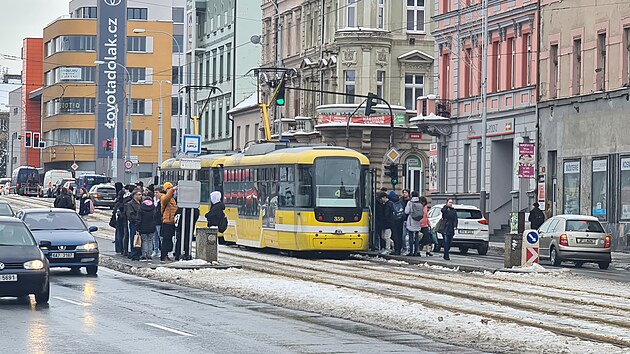 Rizikov tramvajov zastvky na nmst T. G. Masaryka v Plzni maj bt bezpenj. Msto chyt jejich pestavbu. (6. prosince 2023)