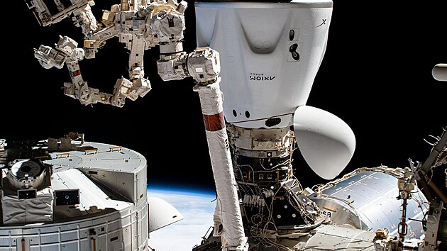 Lo Crew Dragon C206.3 Endeavour dokujc u ISS v dubnu 2022 bhem mise Ax-1