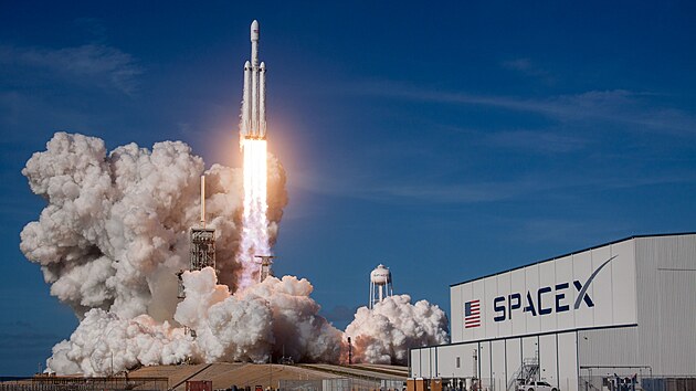 Doufm, e se dostaneme dost daleko od startovac rampy, abychom ji nepokodili, ekl Elon Musk pi prvnm startu Falcon Heavy vnoru 2018.