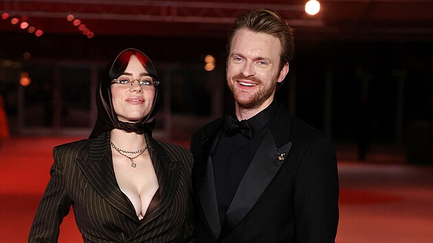 Billie Eilish a jej� bratr Finneas Eilish na Annual Academy Museum Gala (Los Angeles, 3. prosince 2023)