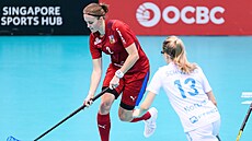 �eská florbalistka Eli�ka Chudá b�hem MS v Singapuru.