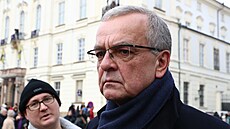 Smute�ní hosté p�ichází na poslední rozlou�ení s bývalým ministrem, poslancem,...