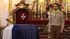 Lidé se louí se zesnulým politikem a hradním kancléem Karlem Schwarzenbergem...