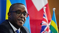 Rwandský ministr zahraniních vcí Vincent Biruta po podpisu nové smlouvy v...