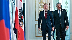 Český premiér Petr Fiala a rakouský spolkový kancléř Karl Nehammer po společném...