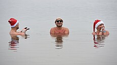 Na jeze�e Barbora na Teplicku stanovili �eský rekord v po�tu otu�ilc� v jeden...