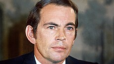Christiaan Barnard platil za nenapravitelného sukni�ká�e. Byl t�ikrát �enatý, z...