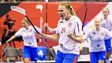 Denisa Ratajová se raduje z gólu v semifinále mistrovství svta proti Finsku.