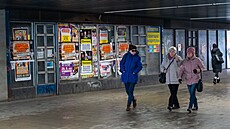 Podchod na nám�stí Práce z jedné strany lemují obchody. Nevzhledné místo chce...