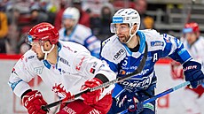 Tomá Marcinko nahání Richarda Nedomlela.