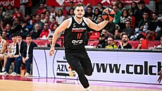 Jaromír Bohaík z Nymburka útoí na ko Zaragozy v utkání FIBA Europe Cupu.
