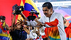 Venezuelský prezident Nicolás Maduro promlouvá ke svým píznivcm bhem...