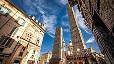 Stedovká ikmá v Garisenda v historickém centru Bologni je velmi oblíbenou...