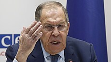 Ruský ministr zahranií Sergej Lavrov na konferenci v Severní Makedonii...