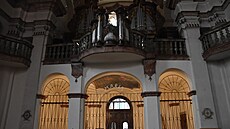 Interiér kostela Narození Panny Marie v Domalicích.