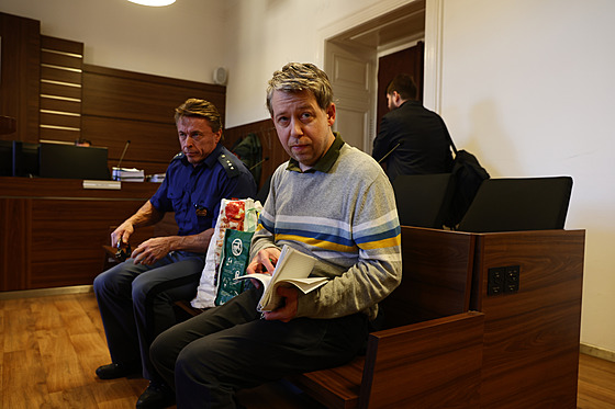 M�stský soud v Praze za�al projednávat p�ípad man�el�, kte�í jsou ob�alovaní z...