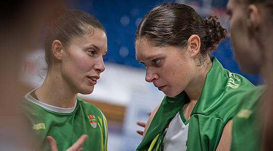 Natalie Kucowská (vpravo) v rozhovoru s Michaelou Vondrákovou