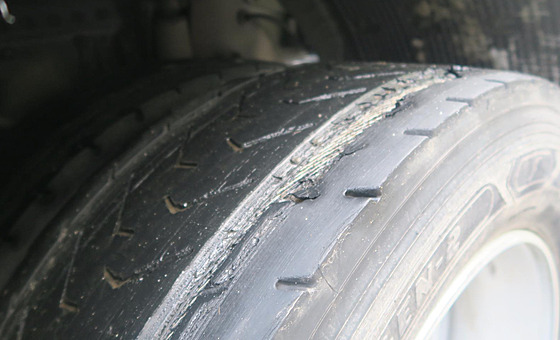 Extrémn sjeté pneumatiky. Vymnit u se mly dávno