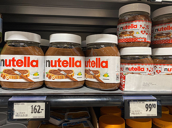 Nutella v eském obchod, Albert. (19. prosince 2023)