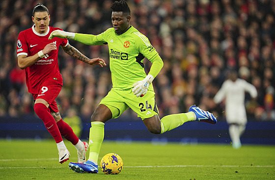 Branká André Onana z Manchesteru United bhem zápasu proti Liverpoolu.
