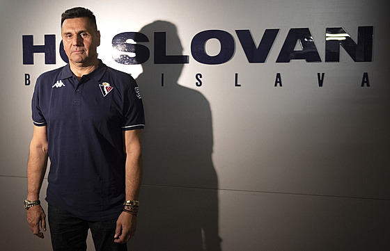 Vladimír Rika pi nástupu na post trenéra HC Slovan Bratislava.