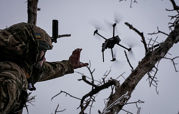 Ukrajinská armáda hlásí, že v pátek večer sestřelila všech devět ruských dronů