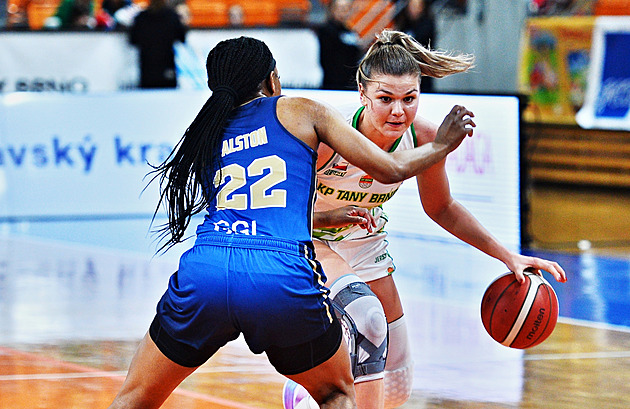 Báječný brněnský večírek. Oba týmy basketbalistek na úvod play off Eurocupu uspěly