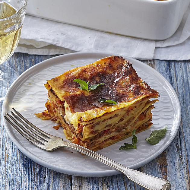 Lasagne z mletého hovězího masa: Recept s masovou omáčkou a bešamelem
