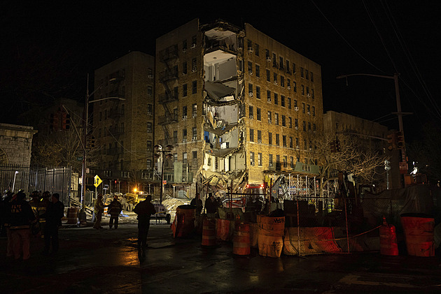 V New Yorku se zřítily zdi šestipatrového domu, vybavení bytů je vidět z ulice