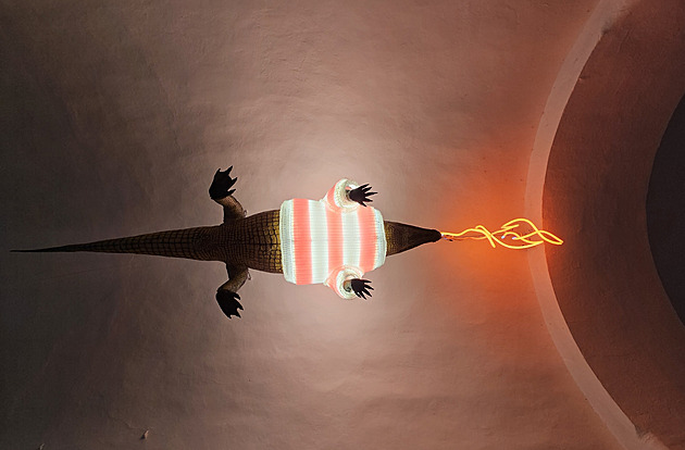 Draka v podloubí u Staré radnice letos Brno na zimu obléklo do svetru.