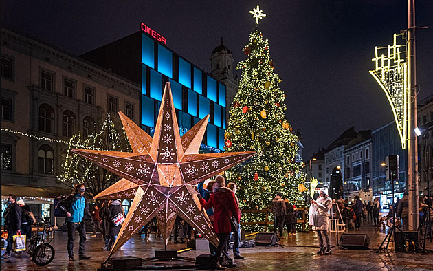 Drak ve svetru i kapři ve fontáně. Brno je evropským hlavním městem Vánoc